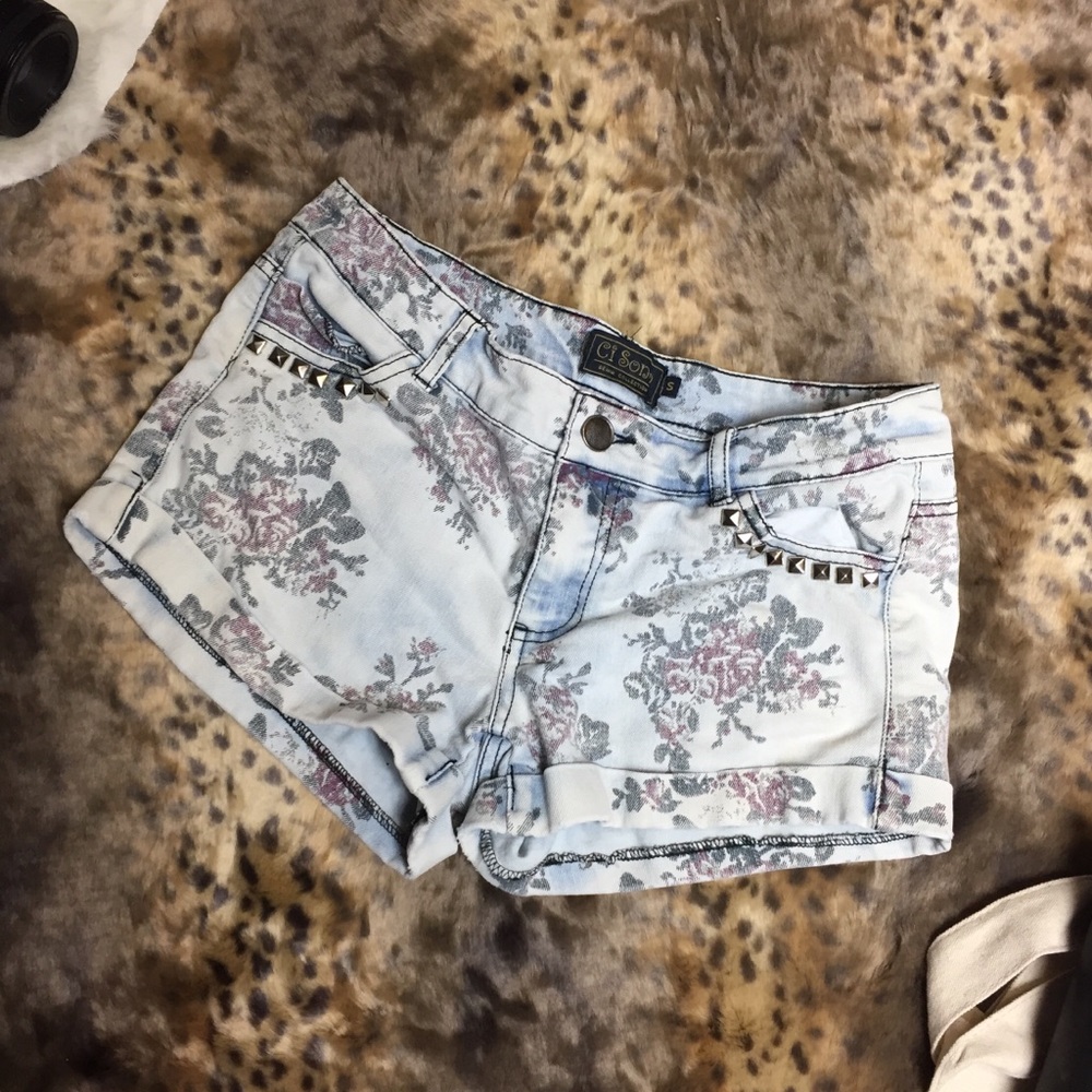 Jean pattern studded shorts
